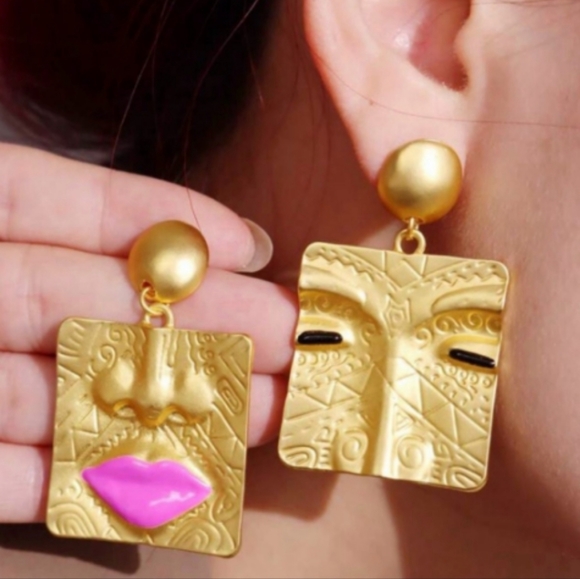 Gorgeous Gold Tribal earrings! New With Tags! - Picture 4 of 6